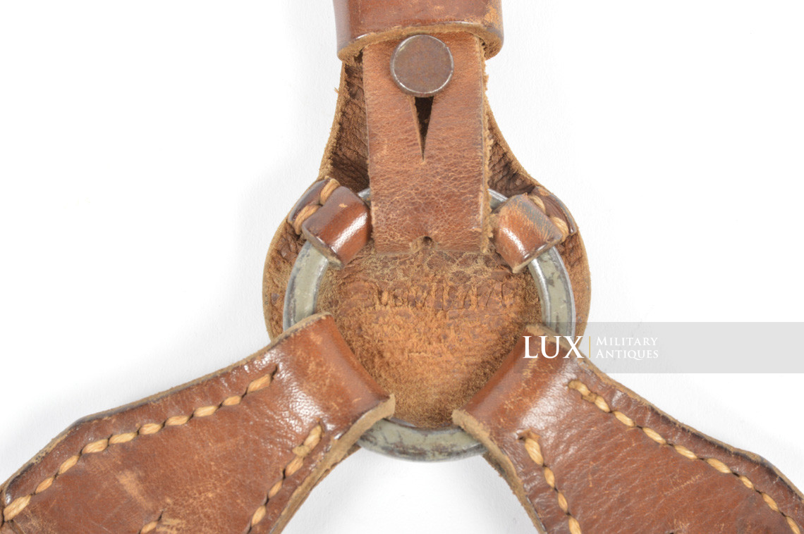 German late war leather combat Y-straps in natural brown leather, « RBNr » - photo 10