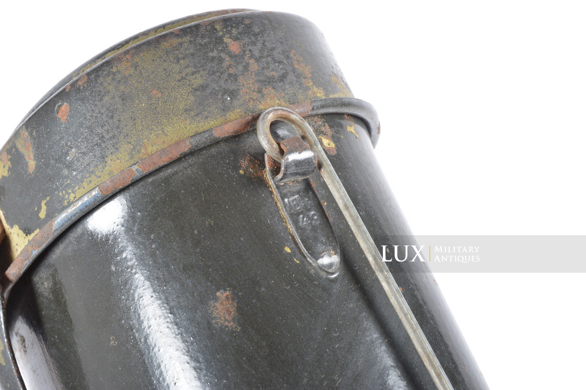 German enamelled latewar mess kit, « AEMA43