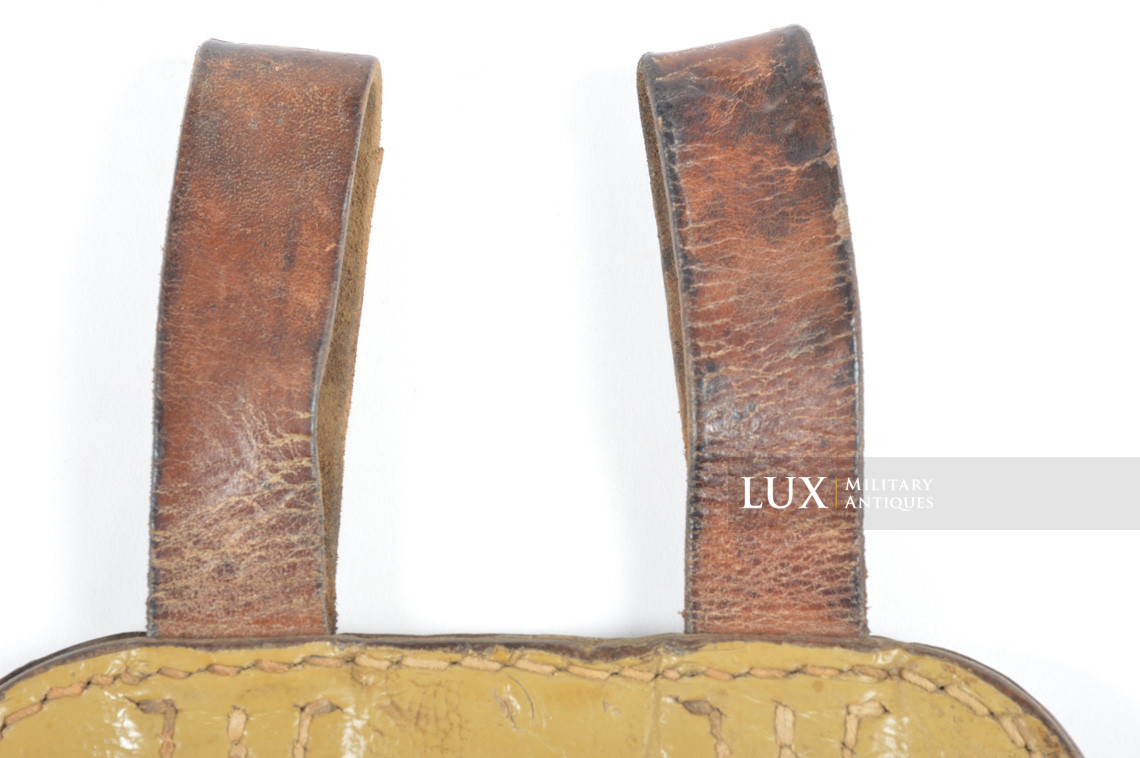 Rare German late-war tan pressed cardboard entrenching tool carrying case, « Otto Koberstein 1944 » - photo 8
