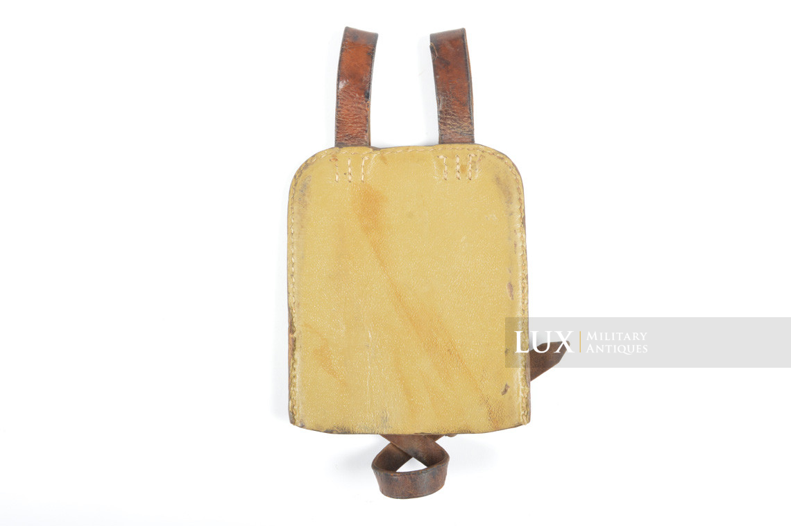 Rare German late-war tan pressed cardboard entrenching tool carrying case, « Otto Koberstein 1944 » - photo 11