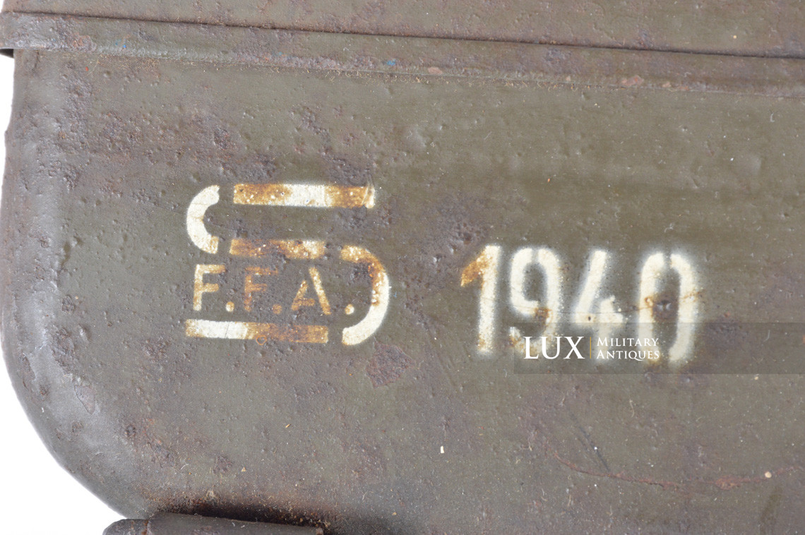 German M39 smock hand grenade carrier box with internal storage rack - photo 11