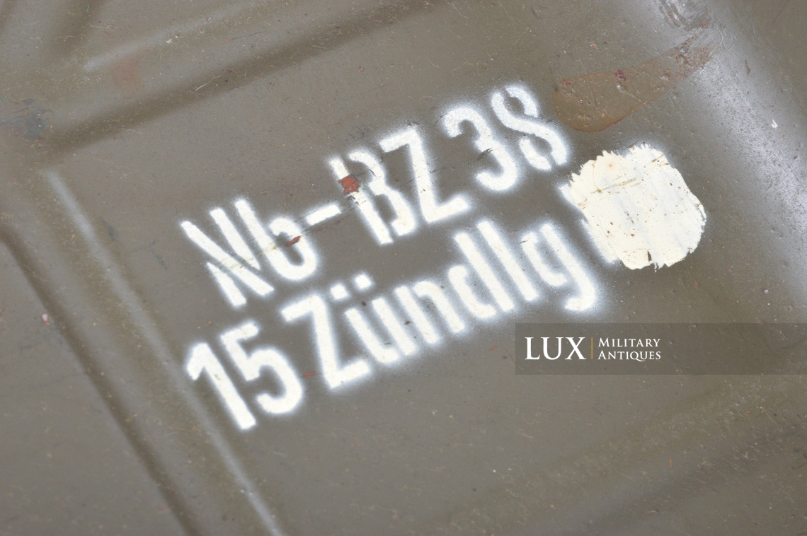 Caisse de grenades à manche M39 fumigènes avec son râtelier - photo 26
