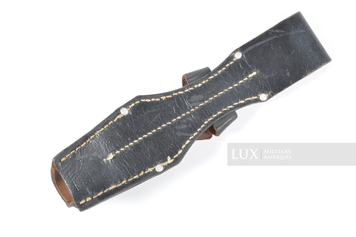 Unissued mid-war German k98 bayonet frog, « KVZ1942 » - photo 8