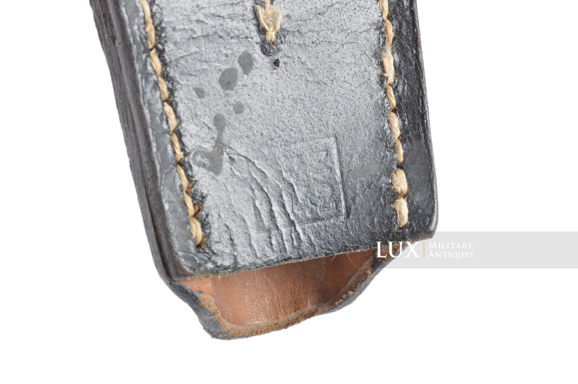 Unissued mid-war German k98 bayonet frog, « KVZ1942 » - photo 9
