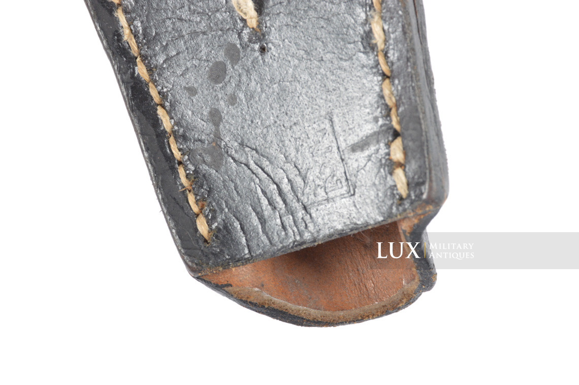 Unissued mid-war German k98 bayonet frog, « KVZ1942 » - photo 10
