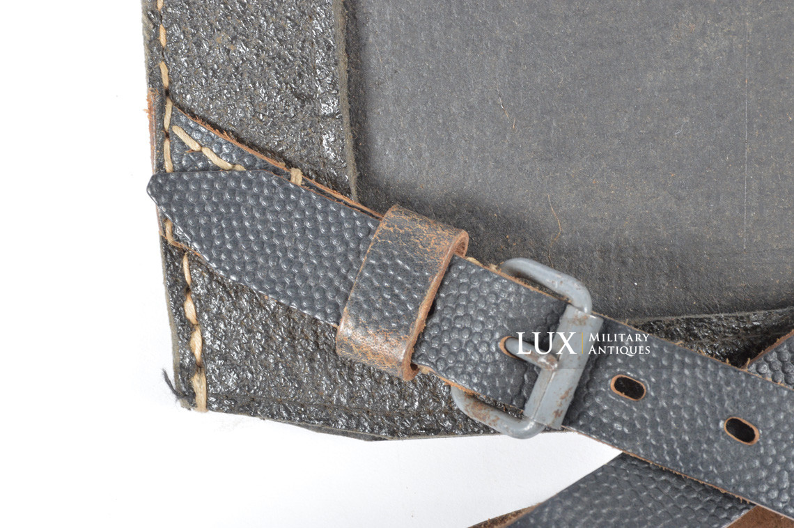 Unissued late-war German entrenching tool carrying case, « KVZ 1944 » - photo 9