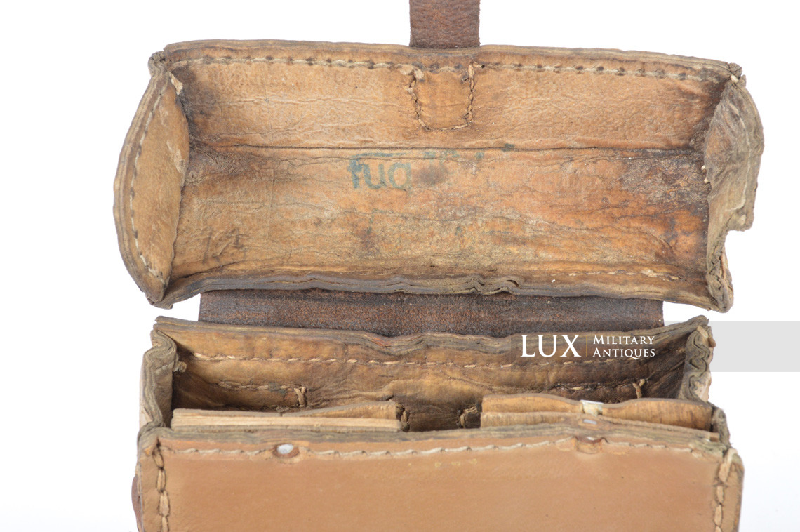 Late war MG42 Gunner's belt pouch in tan pressed cardboard, « fuq1944 » - photo 10