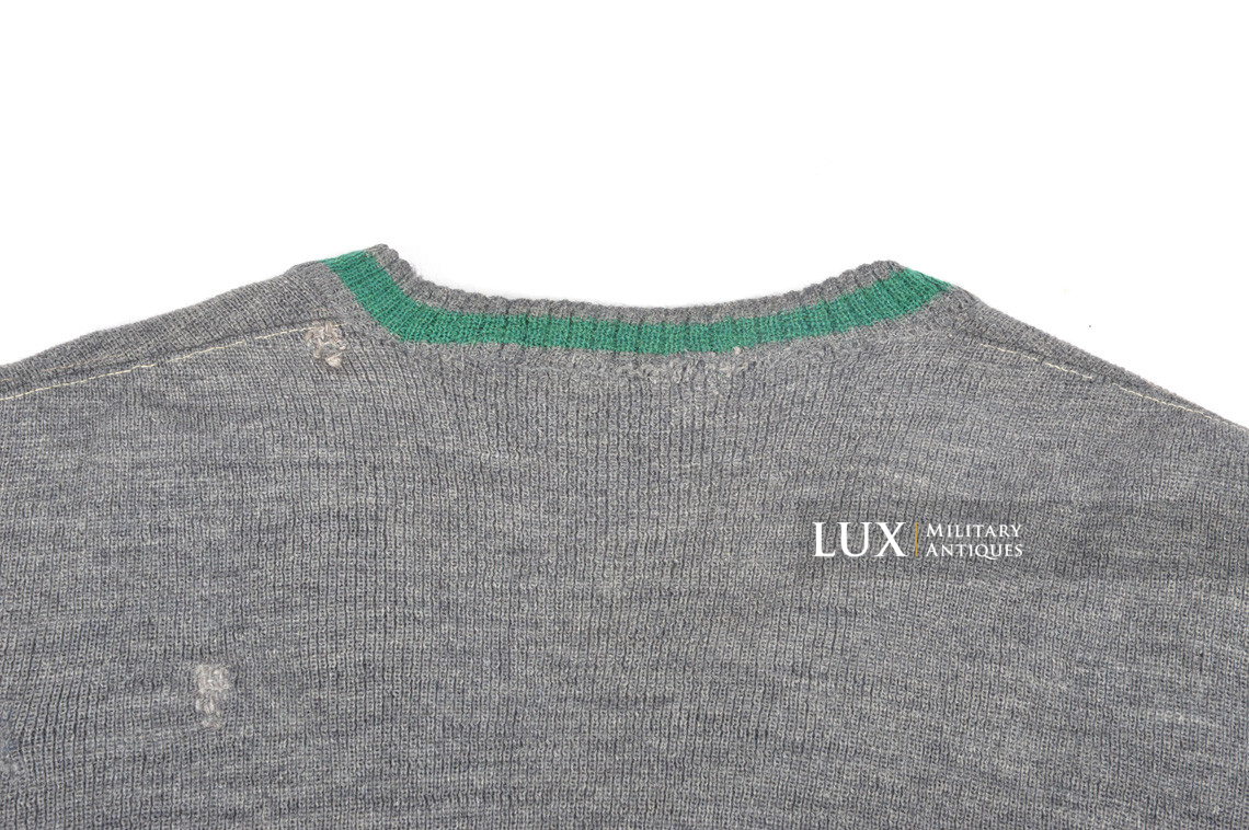Mid-war German standard wool « v-neck » sweater - photo 17
