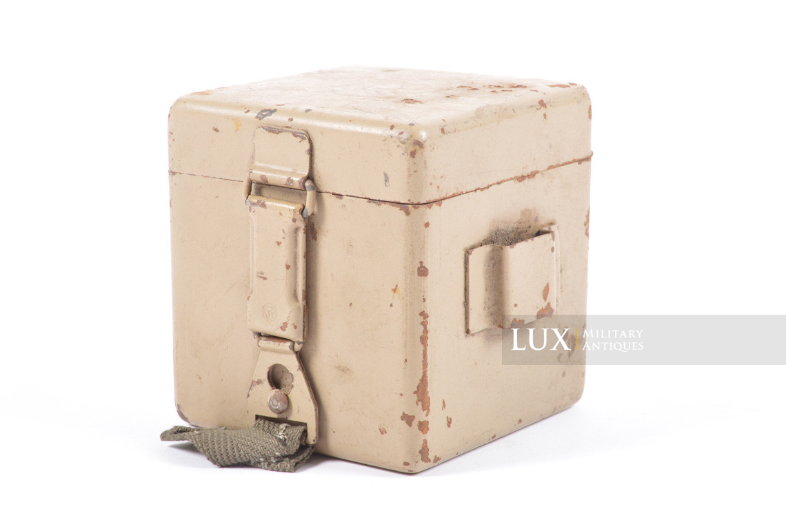 Late-war German MG34/42 optical sight battery box - photo 4