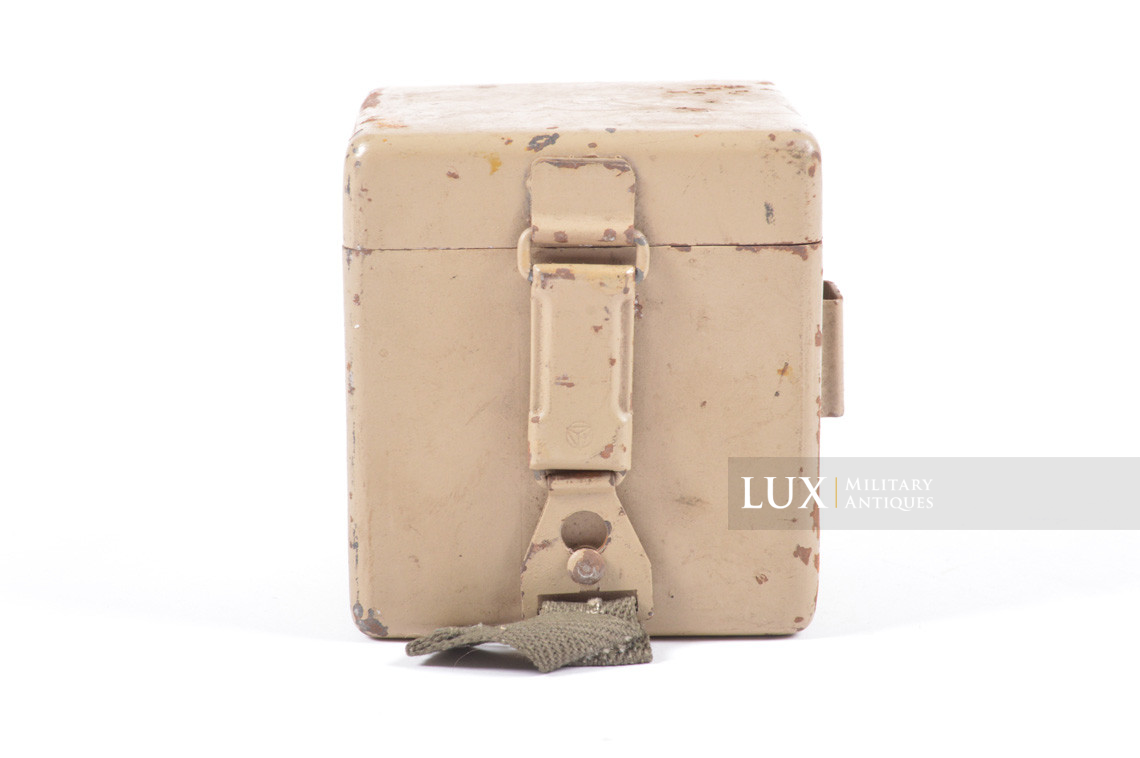 Late-war German MG34/42 optical sight battery box - photo 7