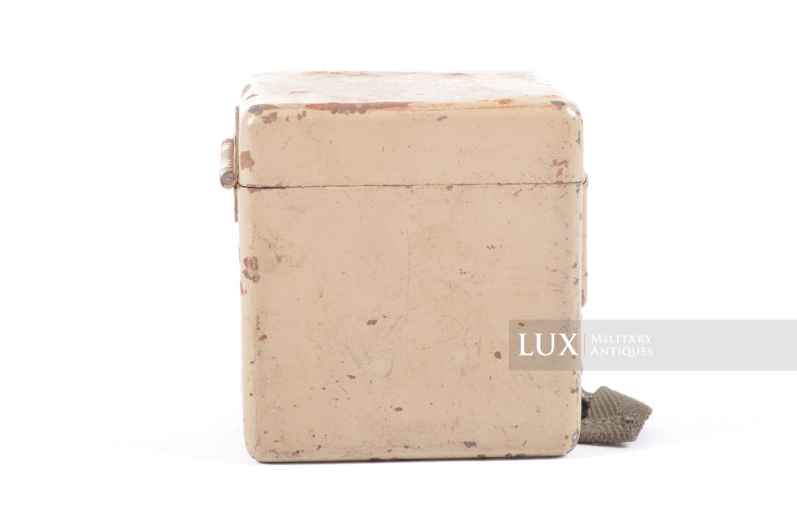 Late-war German MG34/42 optical sight battery box - photo 8