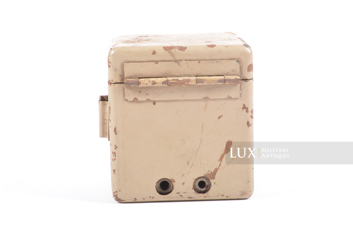 Late-war German MG34/42 optical sight battery box - photo 9