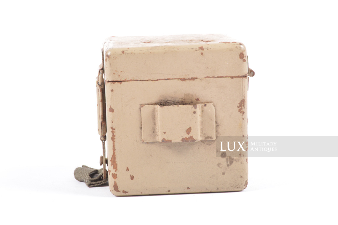 Late-war German MG34/42 optical sight battery box - photo 10