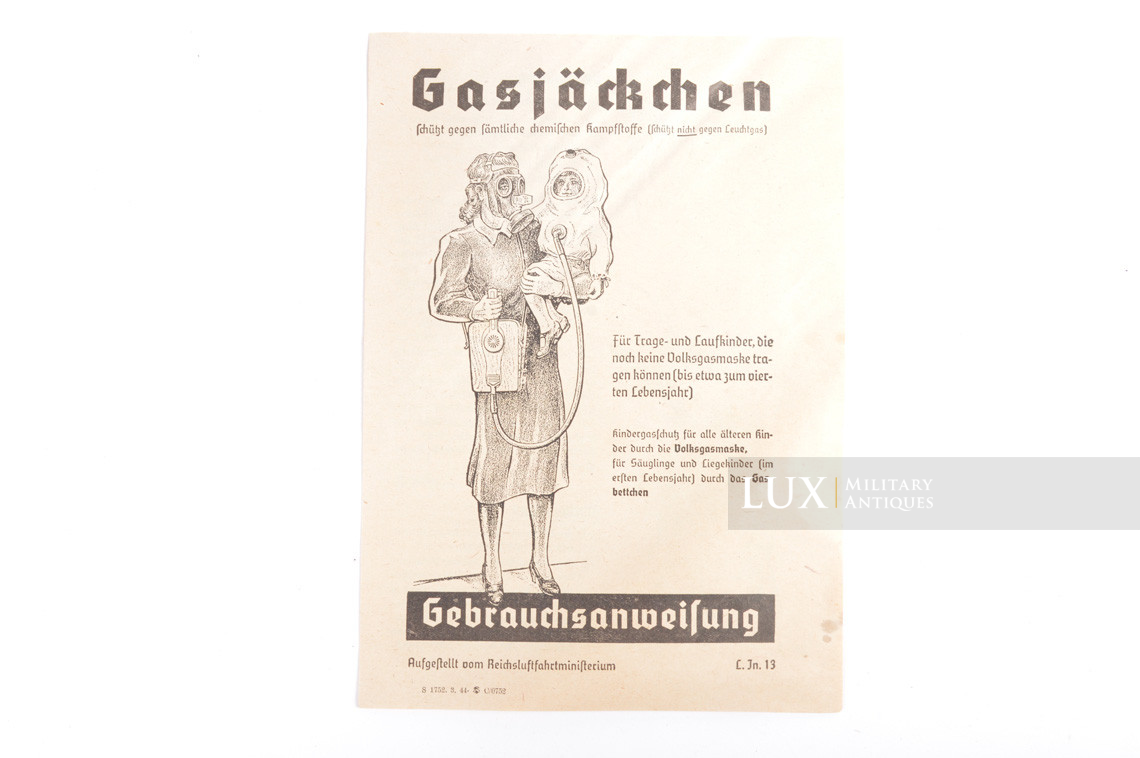 Unissued German gas jacket hood for small children, « Gasjäckchen » - photo 21