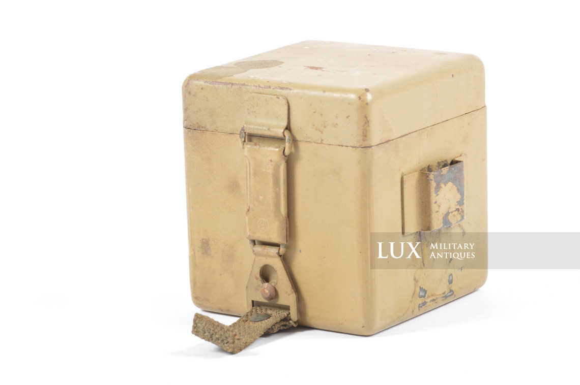 Late-war German MG34/42 optical sight battery box - photo 4