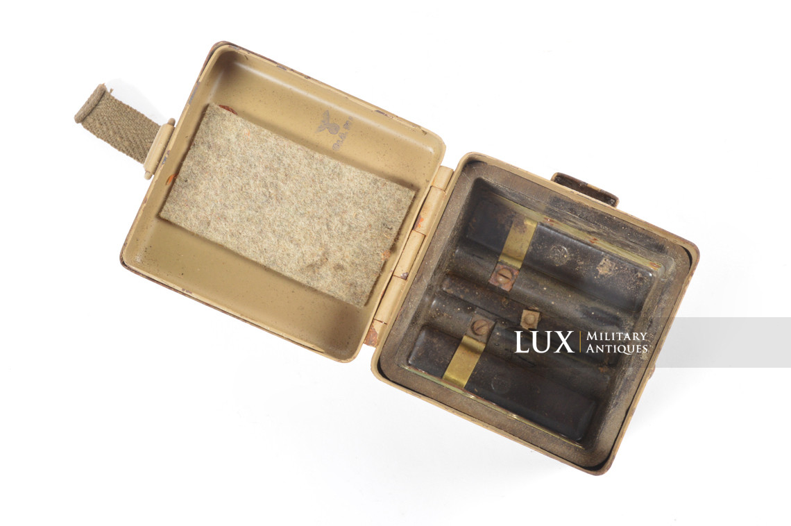 Late-war German MG34/42 optical sight battery box - photo 13