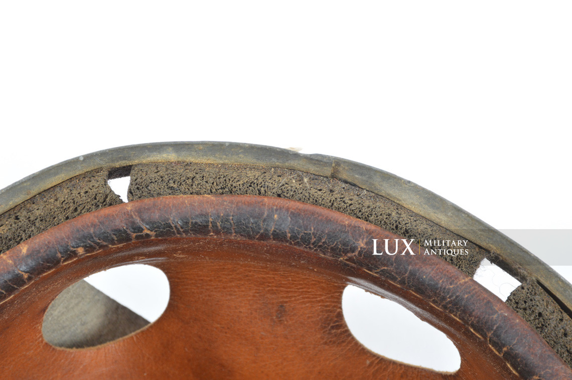 Late-war German M38 Fallschirmjäger/paratrooper helmet liner, « 68 » - photo 10