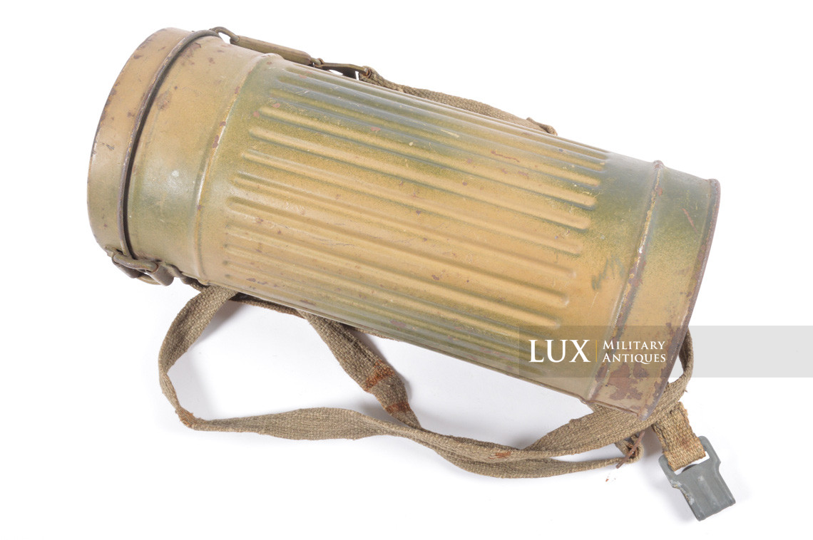 German two-tone camouflage gas mask canister - photo 10