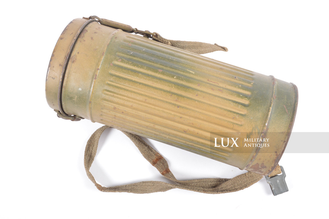 German two-tone camouflage gas mask canister - photo 11