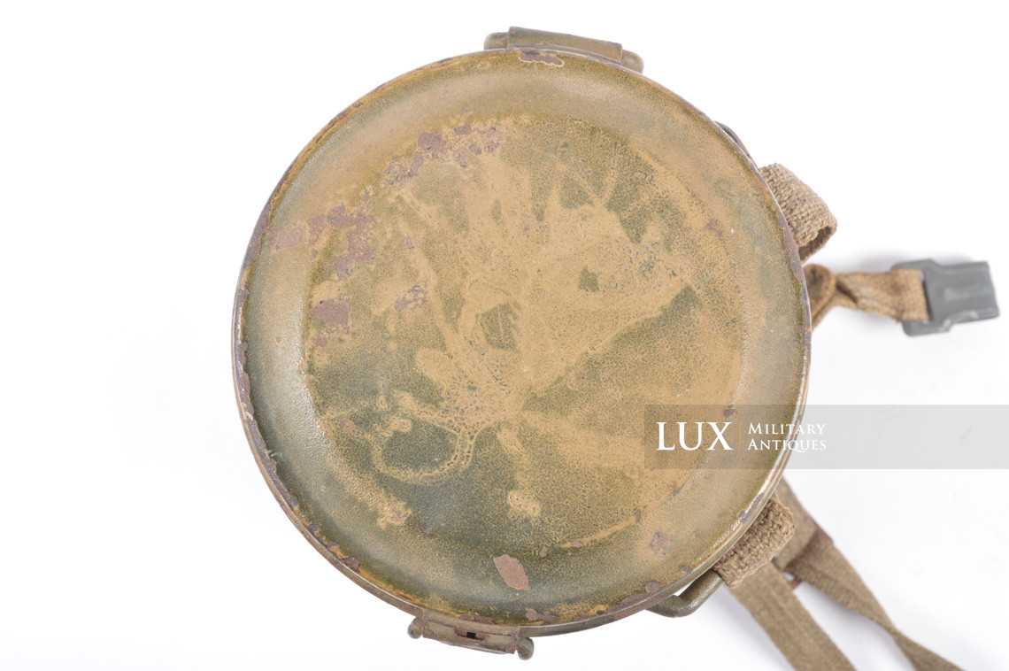 German two-tone camouflage gas mask canister - photo 12