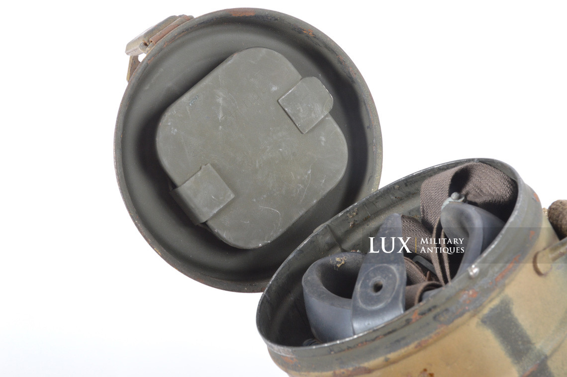German two-tone camouflage gas mask canister - photo 21