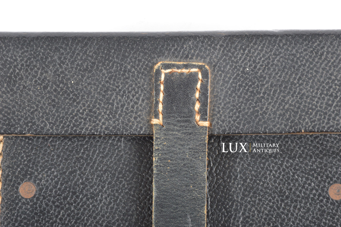 Unissued MG34/42 gunner's belt pouch in black pressed cardboard, « Presstoff » - photo 7