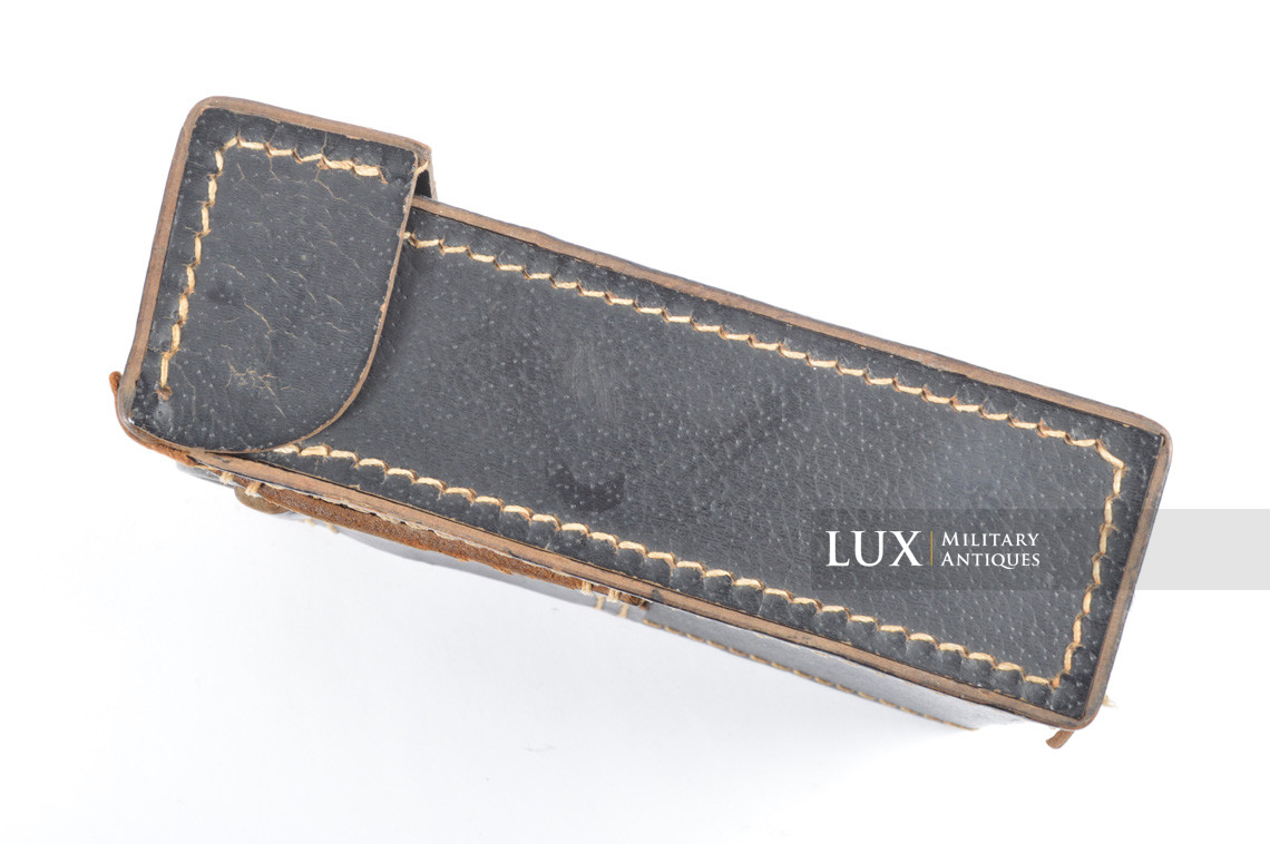 Unissued MG34/42 gunner's belt pouch in black pressed cardboard, « Presstoff » - photo 11