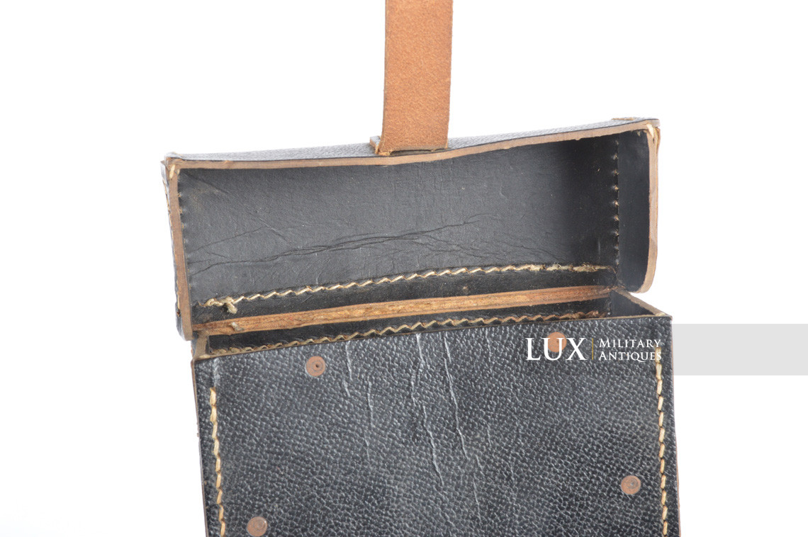 Unissued MG34/42 gunner's belt pouch in black pressed cardboard, « Presstoff » - photo 13