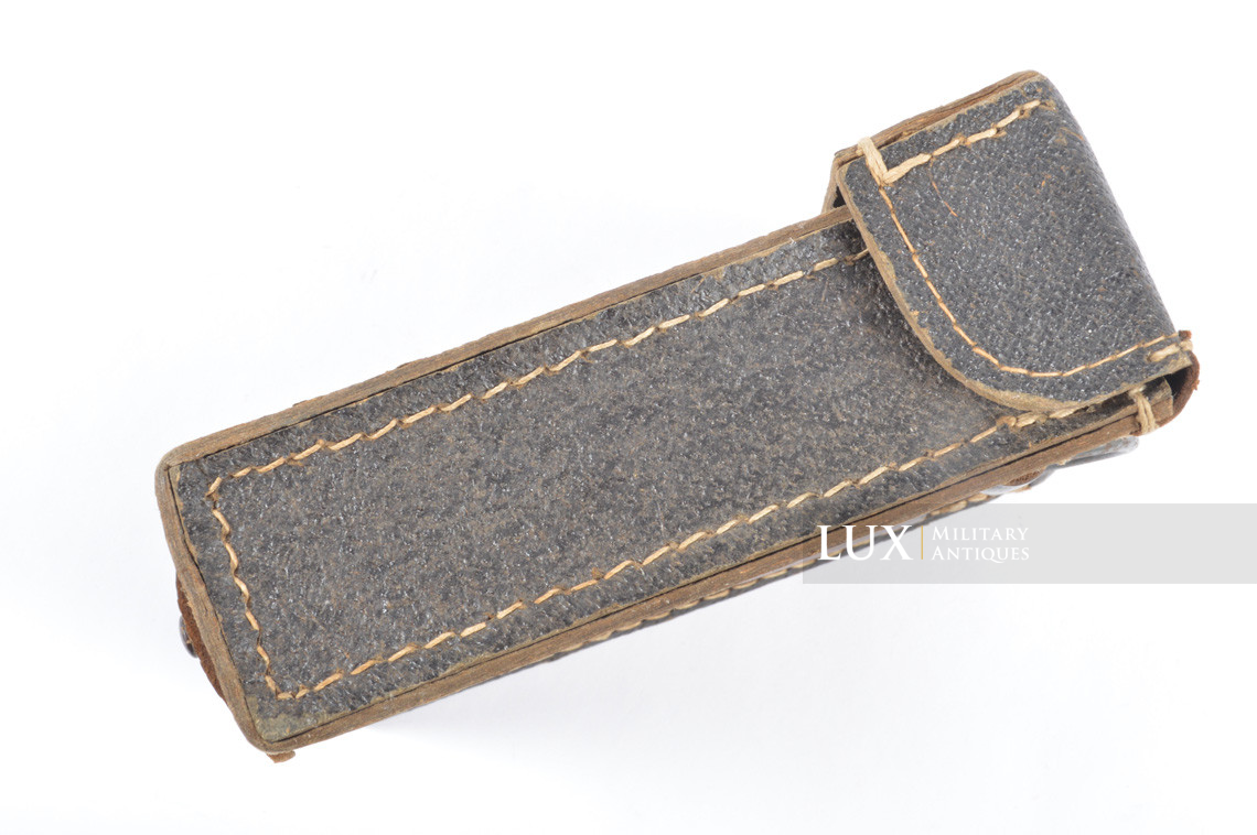 MG34/42 gunner's belt pouch in black pressed cardboard - photo 10