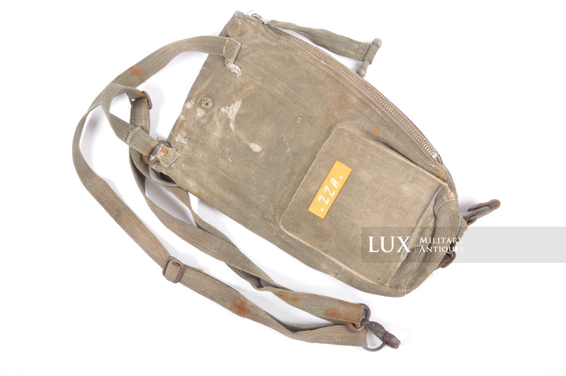 Late-war German paratrooper gas mask carrying bag, « ebd » - photo 17