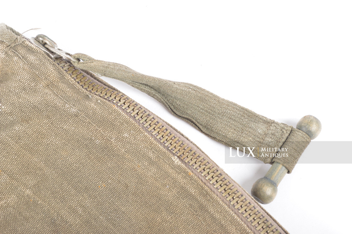 Late-war German paratrooper gas mask carrying bag, « ebd » - photo 23