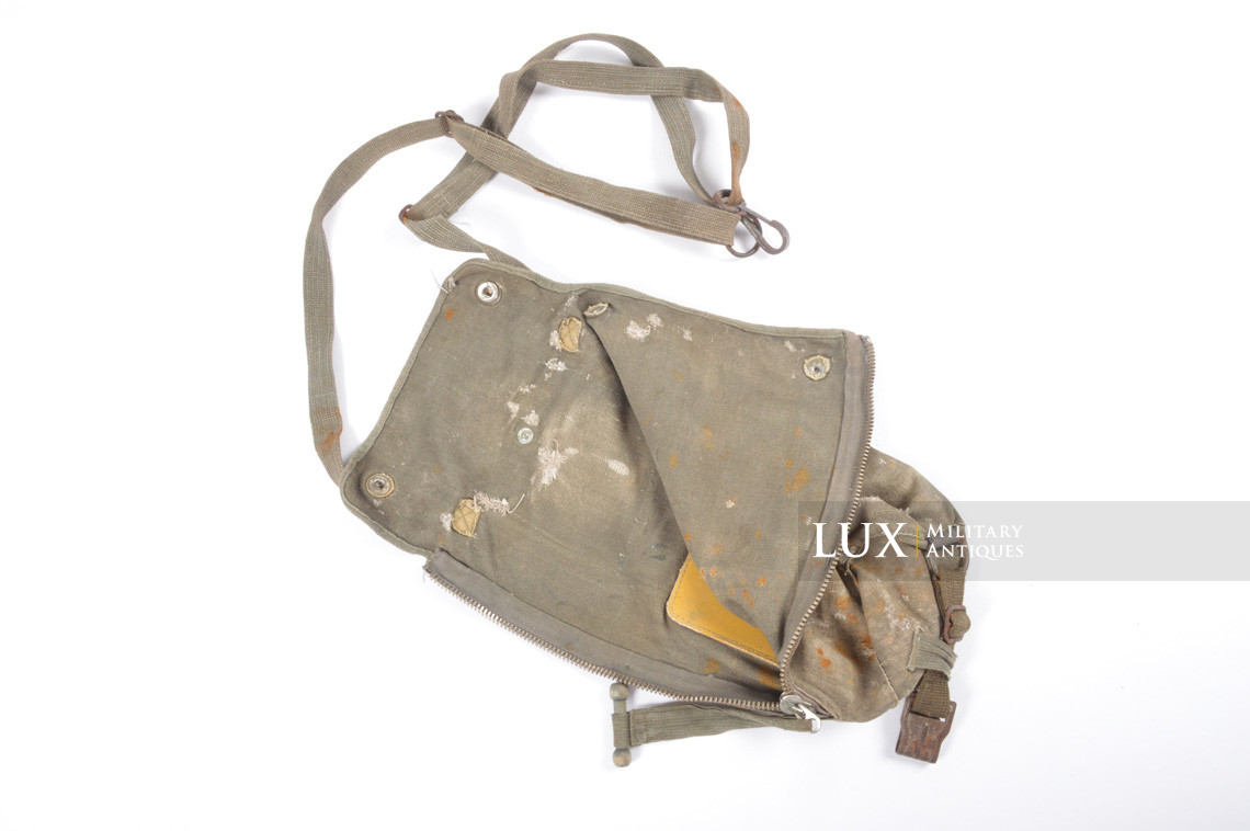 Late-war German paratrooper gas mask carrying bag, « ebd » - photo 24