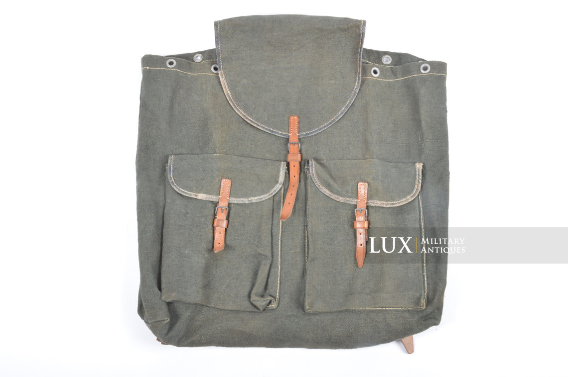 Rarer German late-war larger combat back pack, « unique green canvas » - photo 4