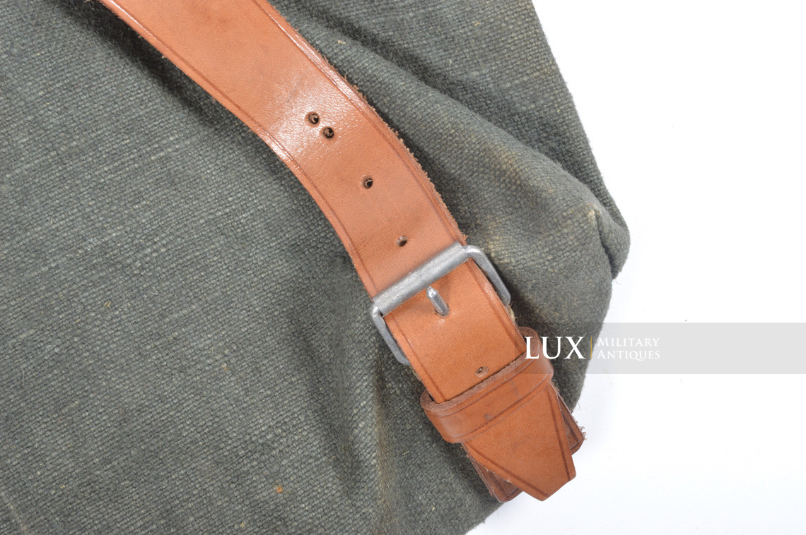 Rarer German late-war larger combat back pack, « unique green canvas » - photo 14