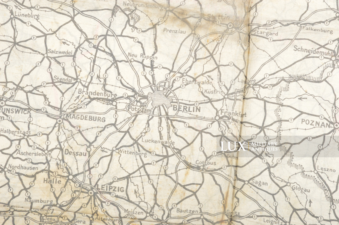 Carte d’évasion en soie de la RAF - photo 14