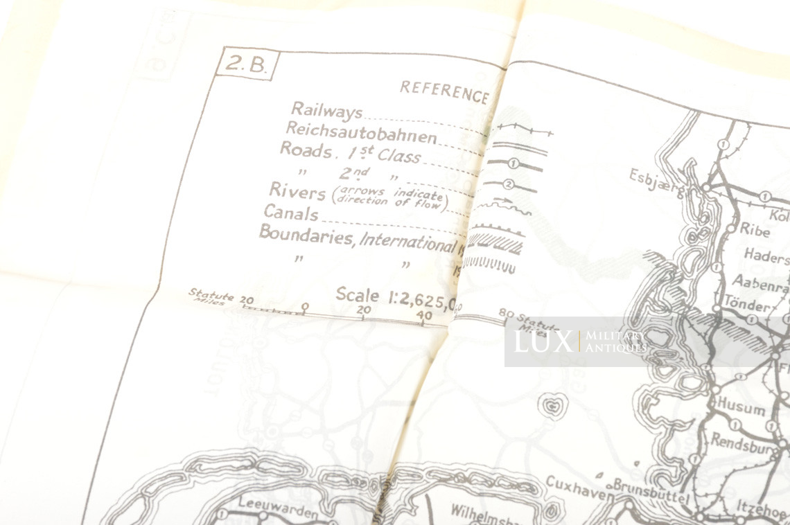 Carte d’évasion en soie de la RAF avec pochette - photo 13