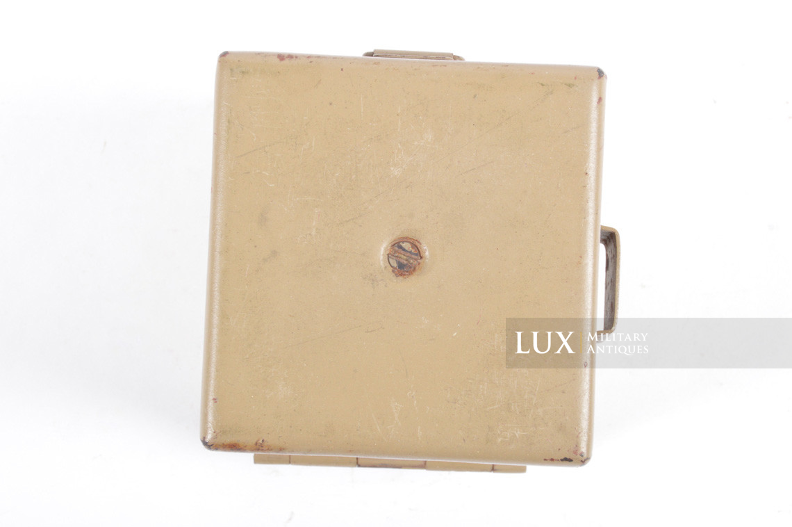 Late-war German MG34/42 optical sight battery box - photo 13