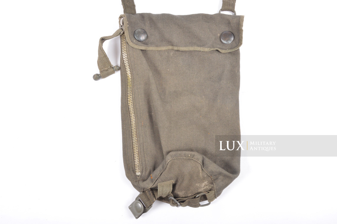 Late-war German paratrooper gas mask carrying bag, « ebd » - photo 9