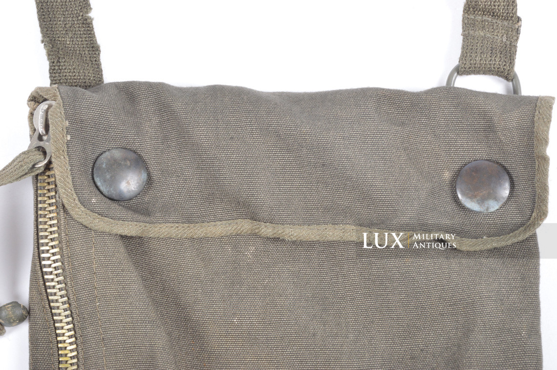 Late-war German paratrooper gas mask carrying bag, « ebd » - photo 10