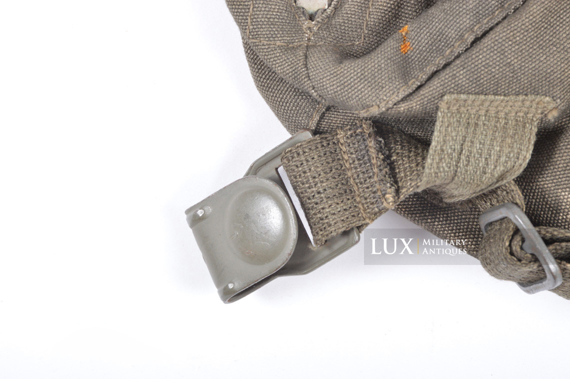 Late-war German paratrooper gas mask carrying bag, « ebd » - photo 12