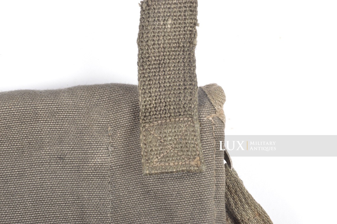 Late-war German paratrooper gas mask carrying bag, « ebd » - photo 17