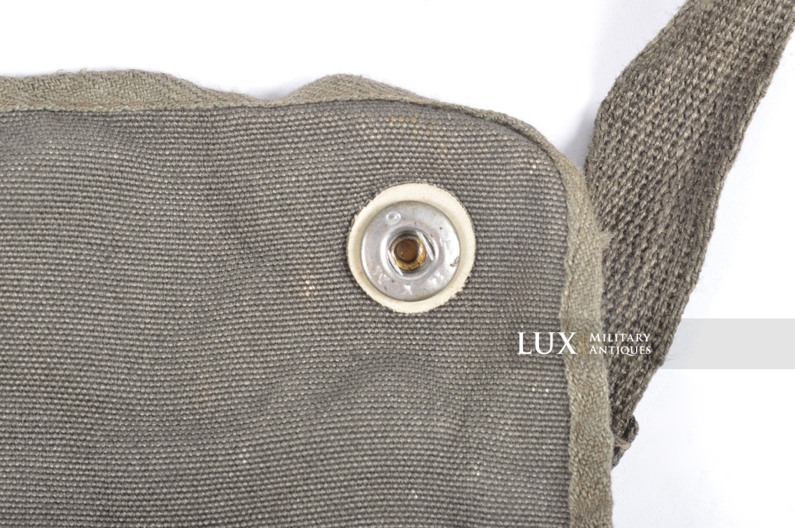 Late-war German paratrooper gas mask carrying bag, « ebd » - photo 26