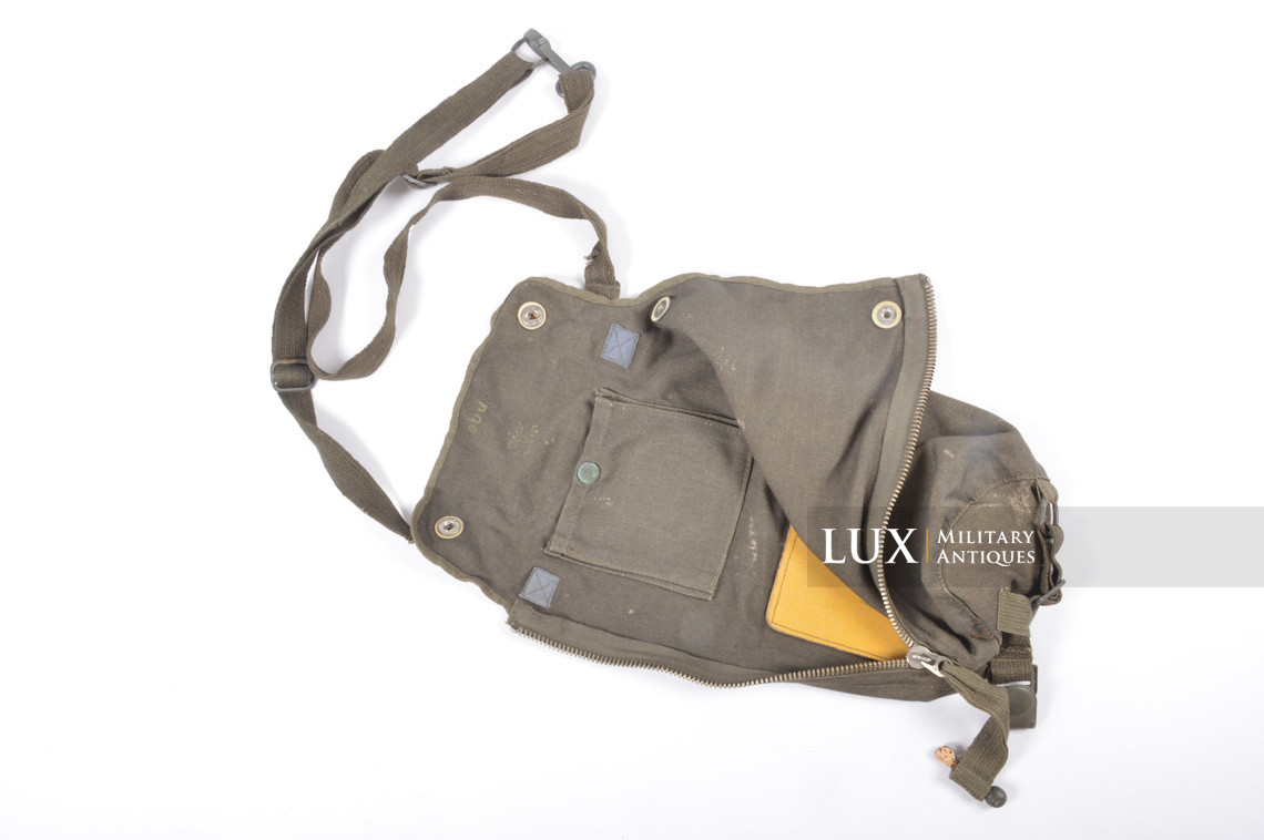 Late-war German paratrooper gas mask carrying bag, « ebd » - photo 27