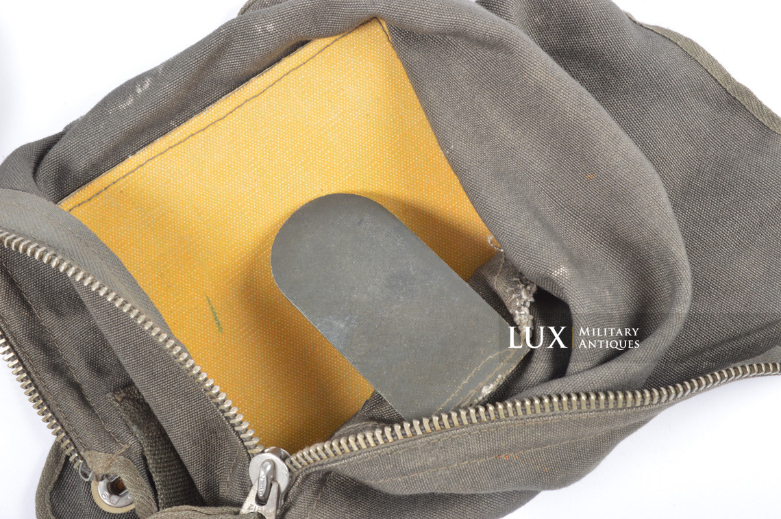 Late-war German paratrooper gas mask carrying bag, « ebd » - photo 28