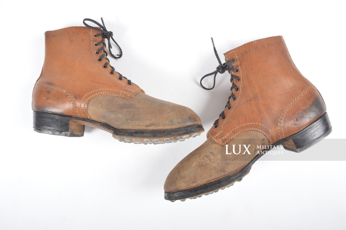 Unissued late-war German low ankle combat boots - photo 7