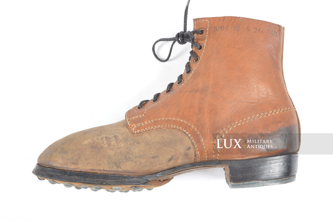 Unissued late-war German low ankle combat boots - photo 15