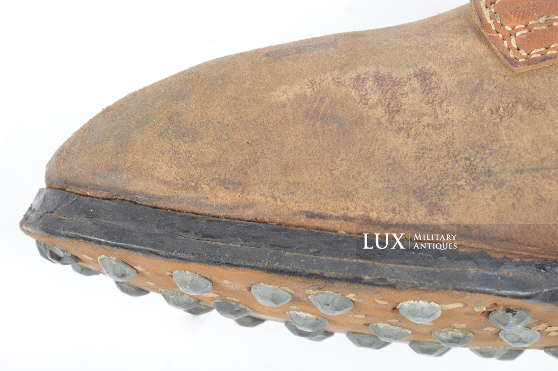Unissued late-war German low ankle combat boots - photo 19