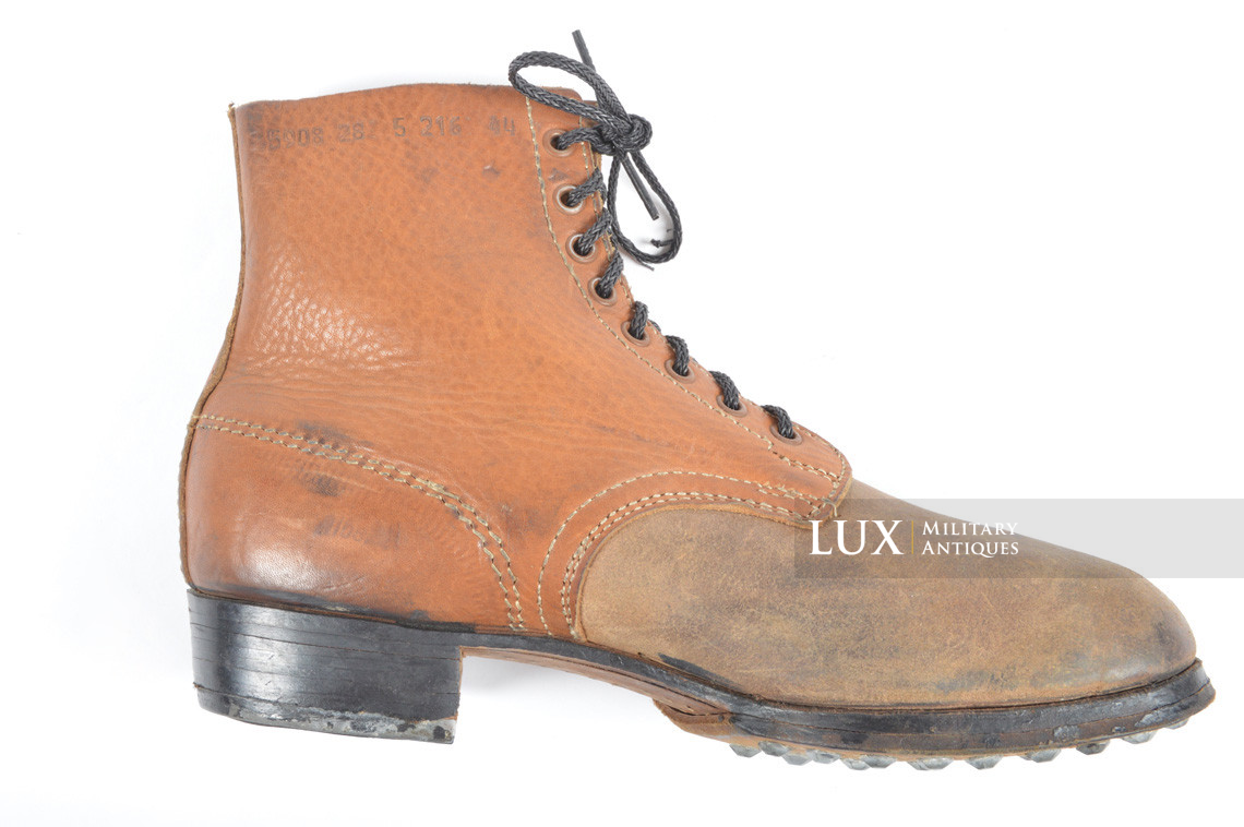 Unissued late-war German low ankle combat boots - photo 30