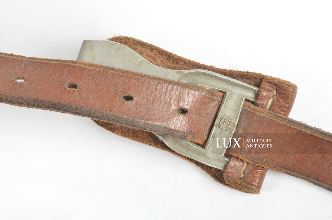 German light Y-straps in natural brown leather - photo 14