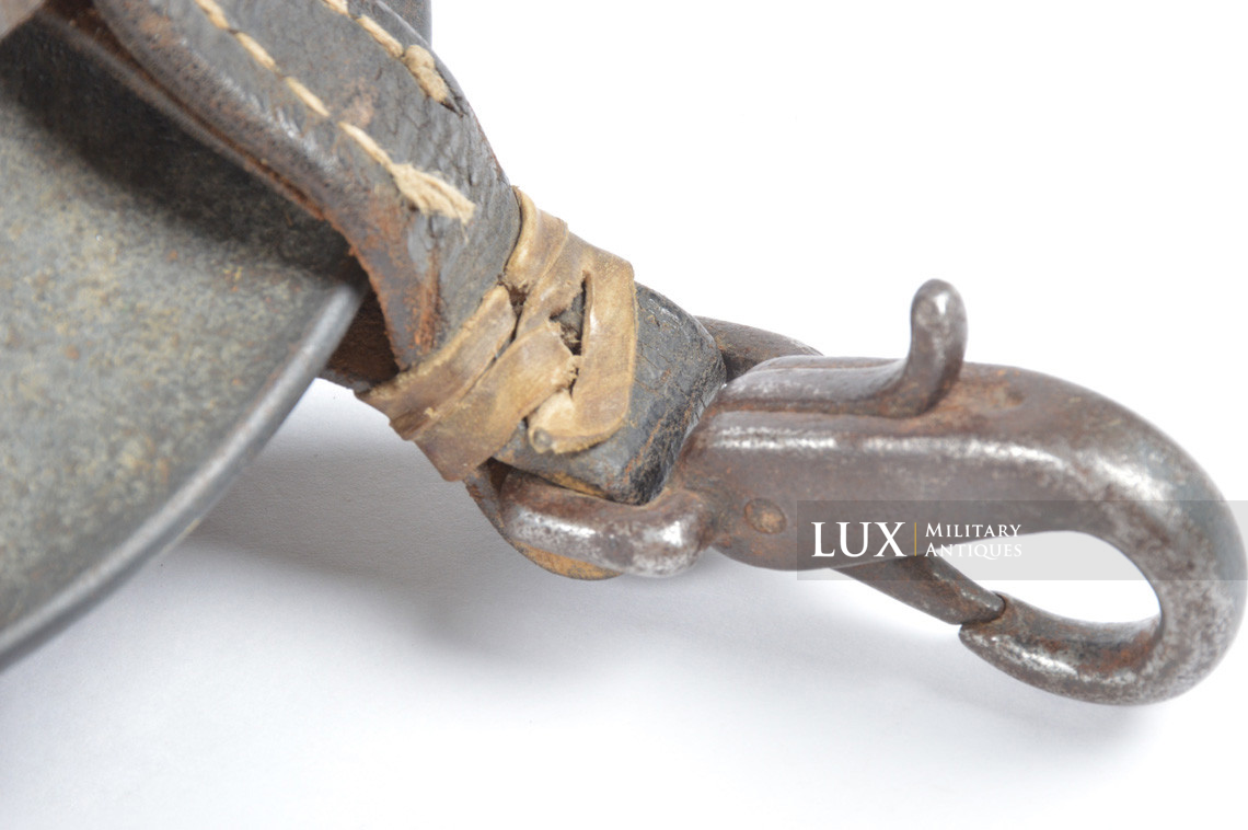 Issued German helmet carrier strap, « field modified » - photo 17